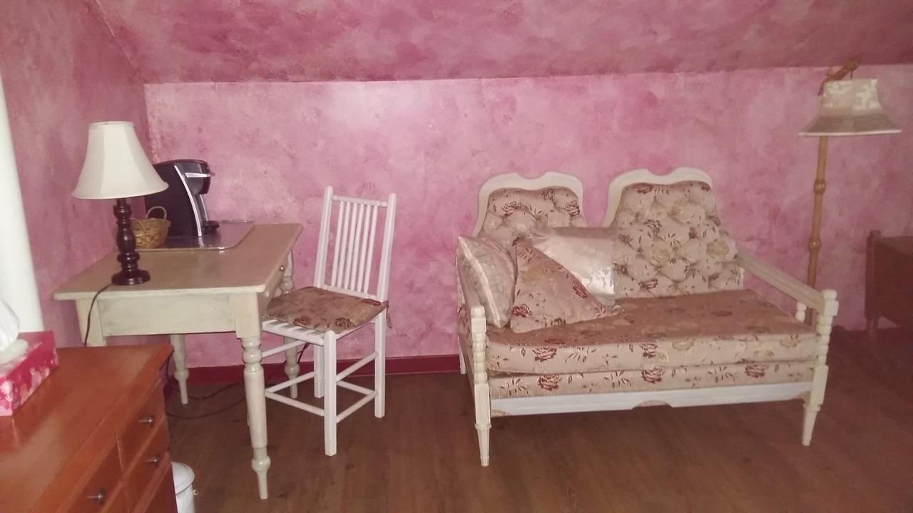 Gite Agricole Les Lilas B&B - Chambre d'hôtes Saint Wenceslas Exterior foto